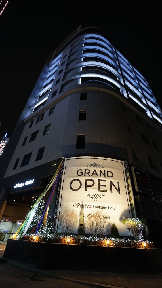파티즈 인 클래식 기본 이미지 사진 1