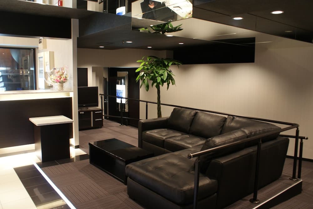 HOTEL LiVEMAX Esaka, Lobby sitting area, photo 4