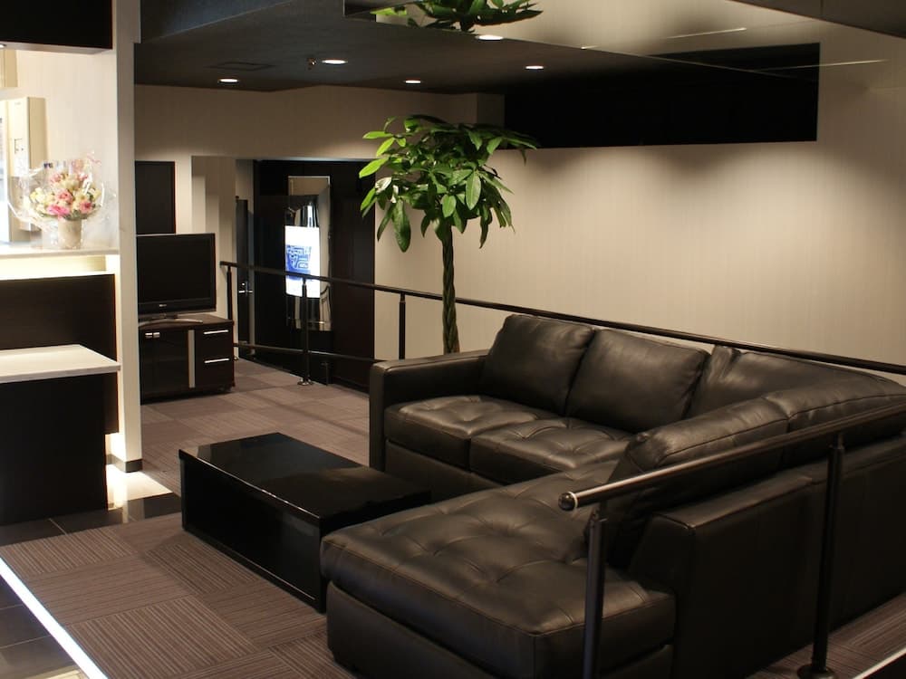 HOTEL LiVEMAX Esaka, Lobby sitting area, photo 3