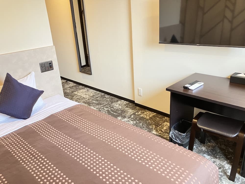 HOTEL LiVEMAX Shin-Osaka, Room, photo 3