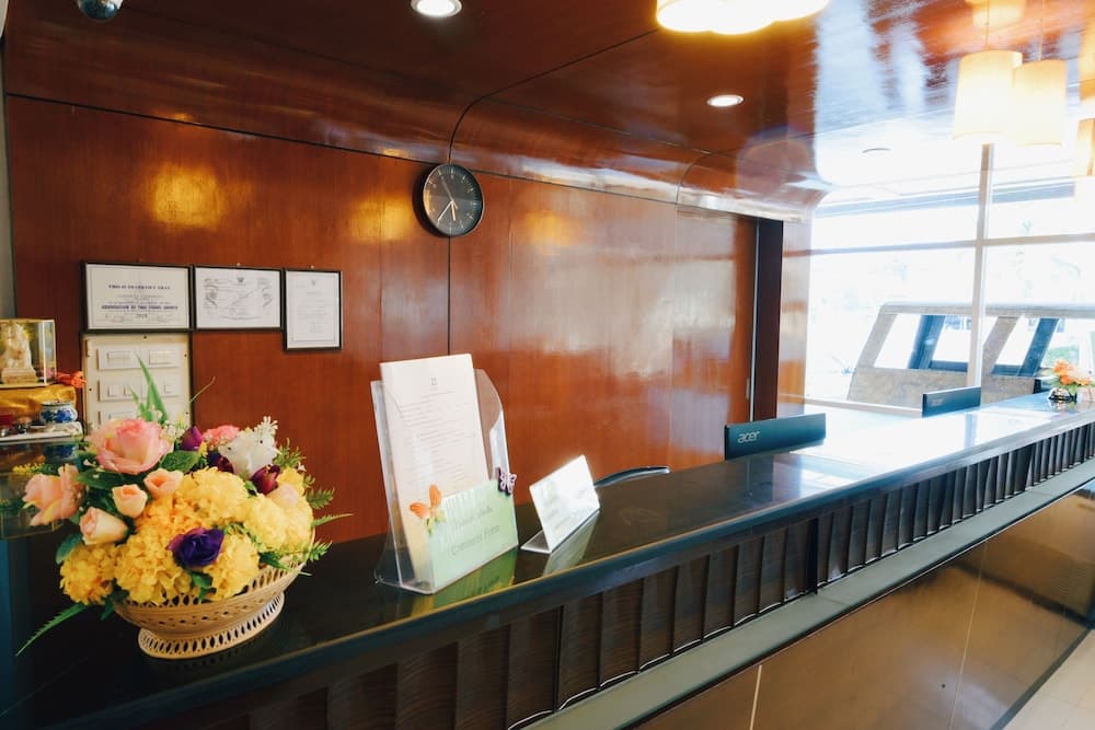 Glory Place, Reception, photo 3