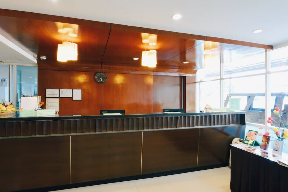 Glory Place, Reception, photo 2
