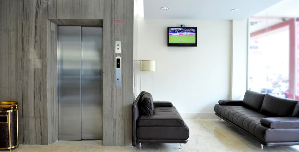 Hallmark Express Hotel, Lobby sitting area, photo 2