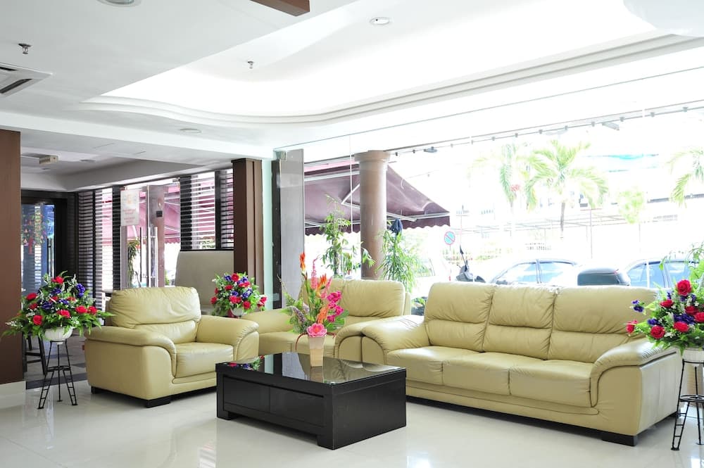 Hallmark Hotel Leisure, Lobby sitting area, photo 4