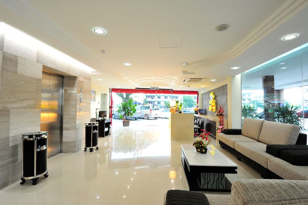 Hallmark View Hotel, Lobby sitting area, photo 5