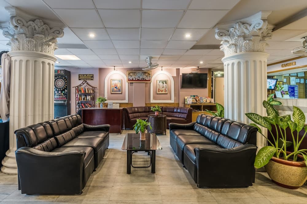 Romeo Palace, Lobby sitting area, photo 2