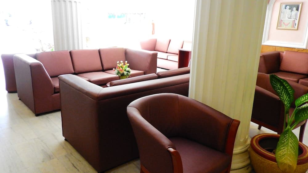 Romeo Palace, Lobby sitting area, photo 5