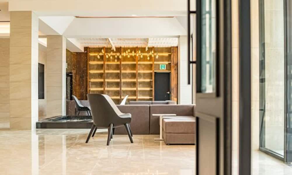 Stubborn Hotel, Lobby, photo 3