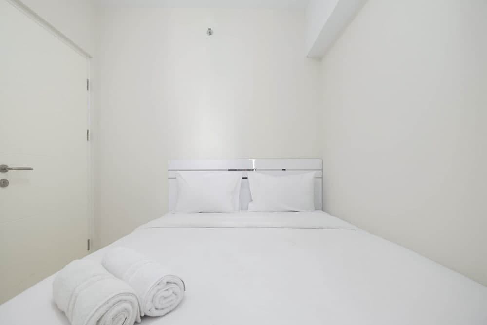Pool View 2BR Apartment @ Springlake Summarecon, Primary image, photo 1