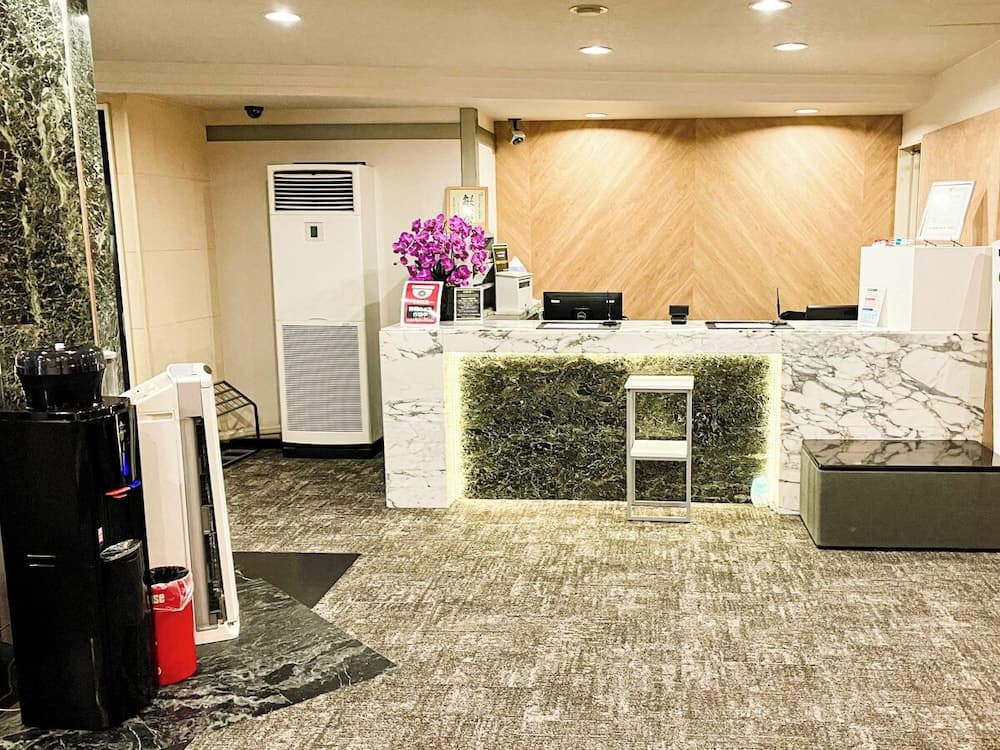 HOTEL LiVEMAX Kobe, Reception, photo 2