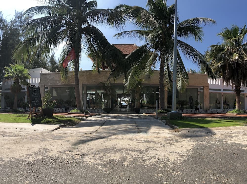 Full Moon Village, Reception, photo 2