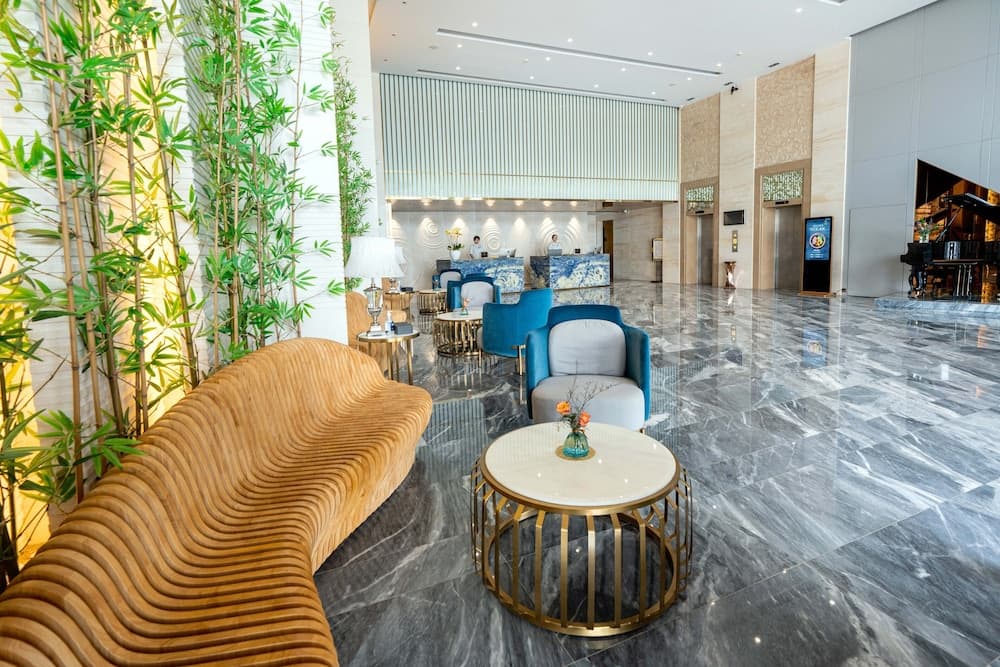 Brilliant Hotel, Lobby sitting area, photo 4