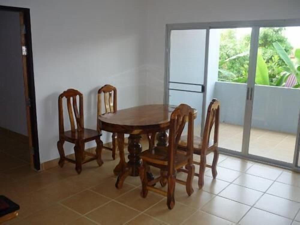 The Lounge - Hostel, In-room dining, photo 4