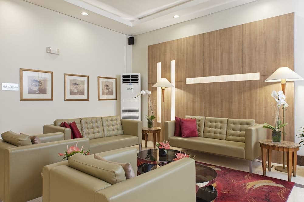 One Pacific Place Serviced Residences, Lobby sitting area, photo 3
