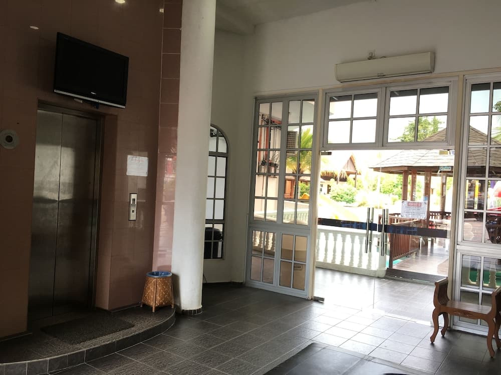 Landcons Hotel, Interior entrance, photo 2