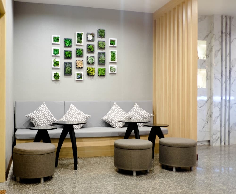 크라비 로열 호텔 로비 좌석 공간 사진 5