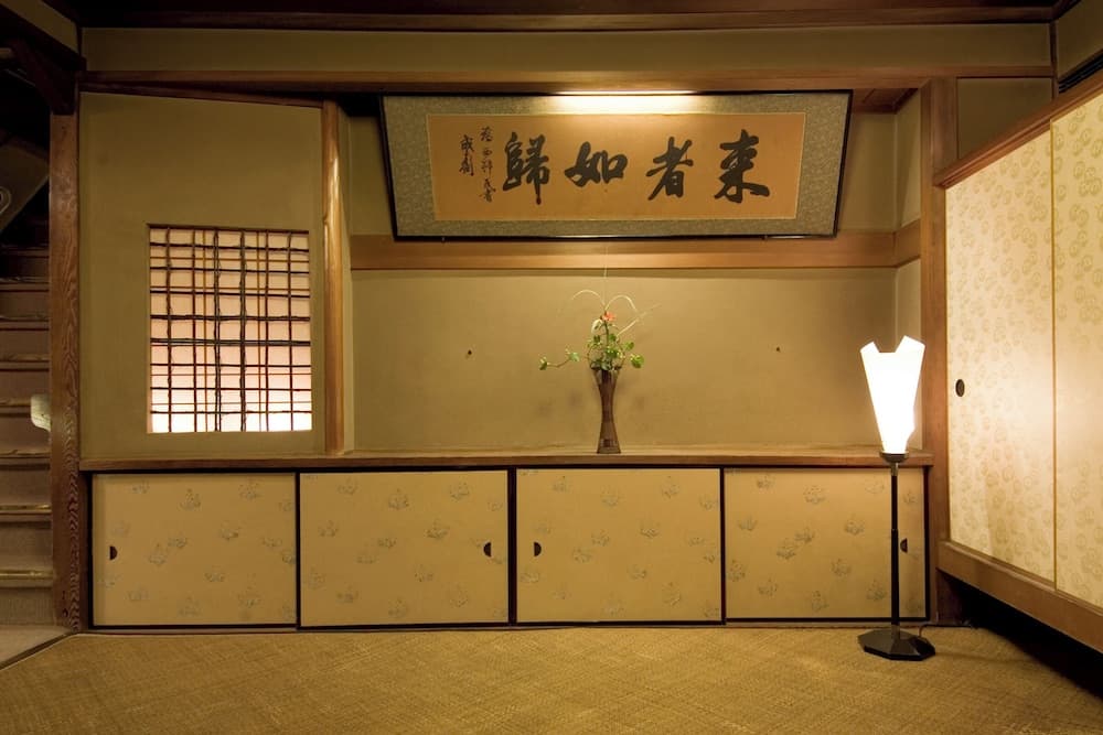 Hiiragiya, Interior entrance, photo 3