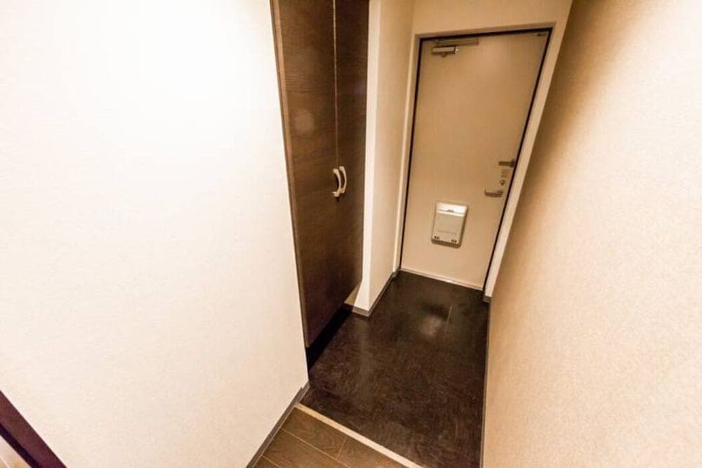 Sweet, Interior entrance, photo 2