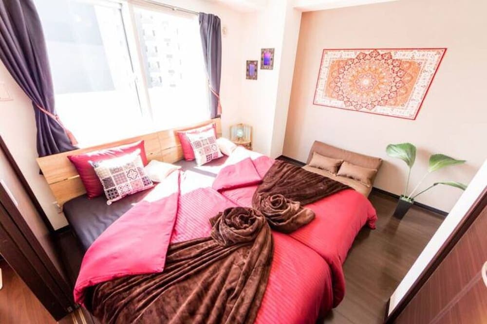 Crimson, Room, photo 2