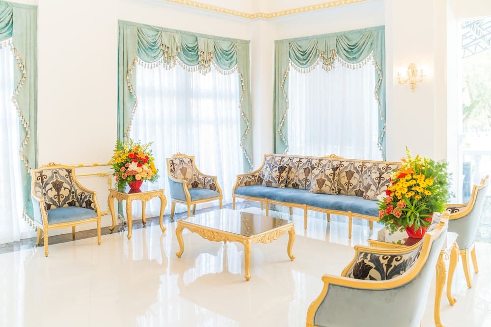 Lafaayette Luxury Suites Baguio, Lobby sitting area, photo 4
