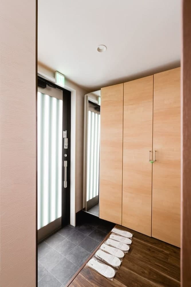 En Sagisu OF1, Interior entrance, photo 2