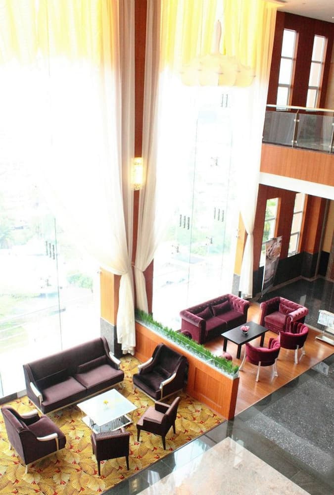 Meritz Hotel, Lobby sitting area, photo 3