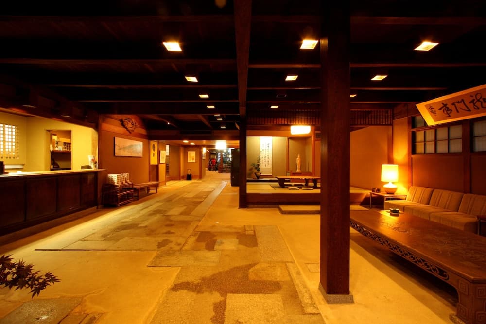 Iwaso, Reception, photo 2