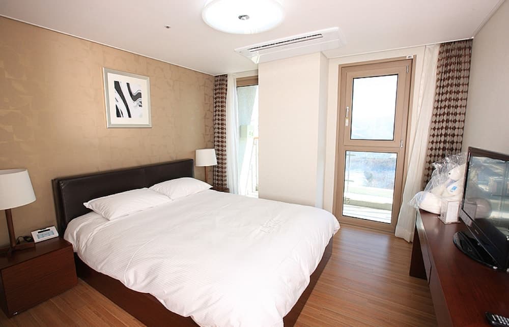High1 Condominium, Room, photo 2