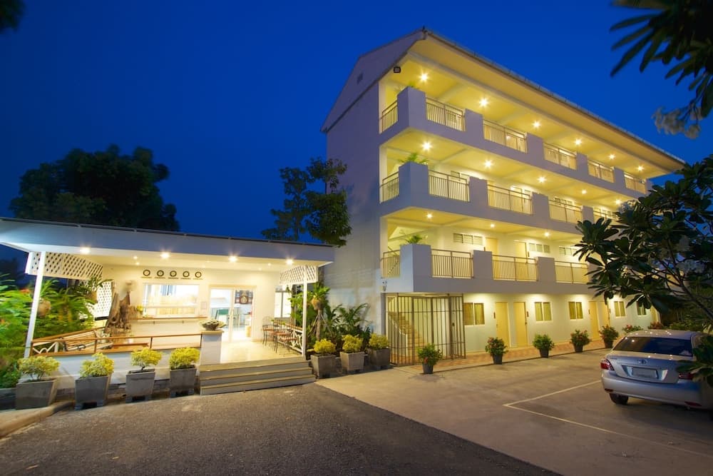 Charn Residence, Primary image, photo 1
