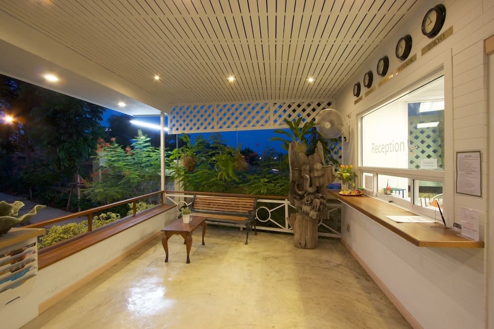 Charn Residence, Reception, photo 2