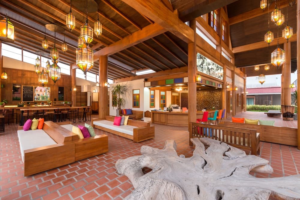 Naina Resort & Spa, Lobby sitting area, photo 4