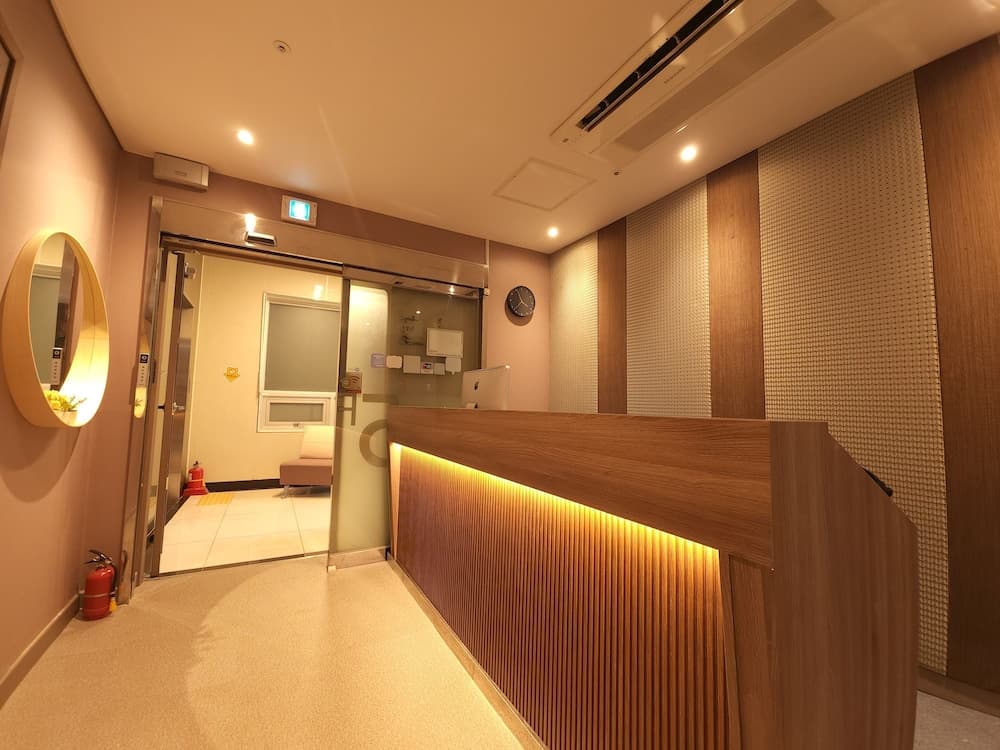 OYO Hostel Myeongdong 2, Reception, photo 3