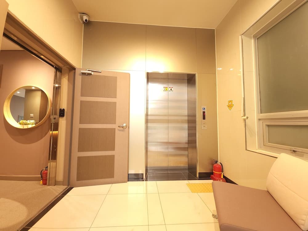 OYO Hostel Myeongdong 2, Interior entrance, photo 2
