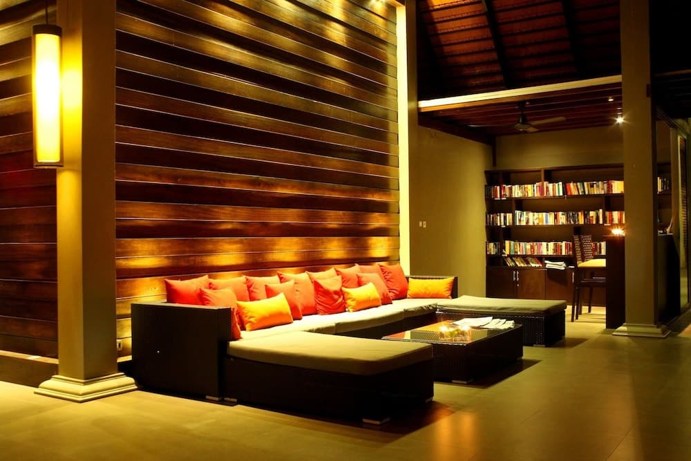 Chongfah Resort, Lobby sitting area, photo 4