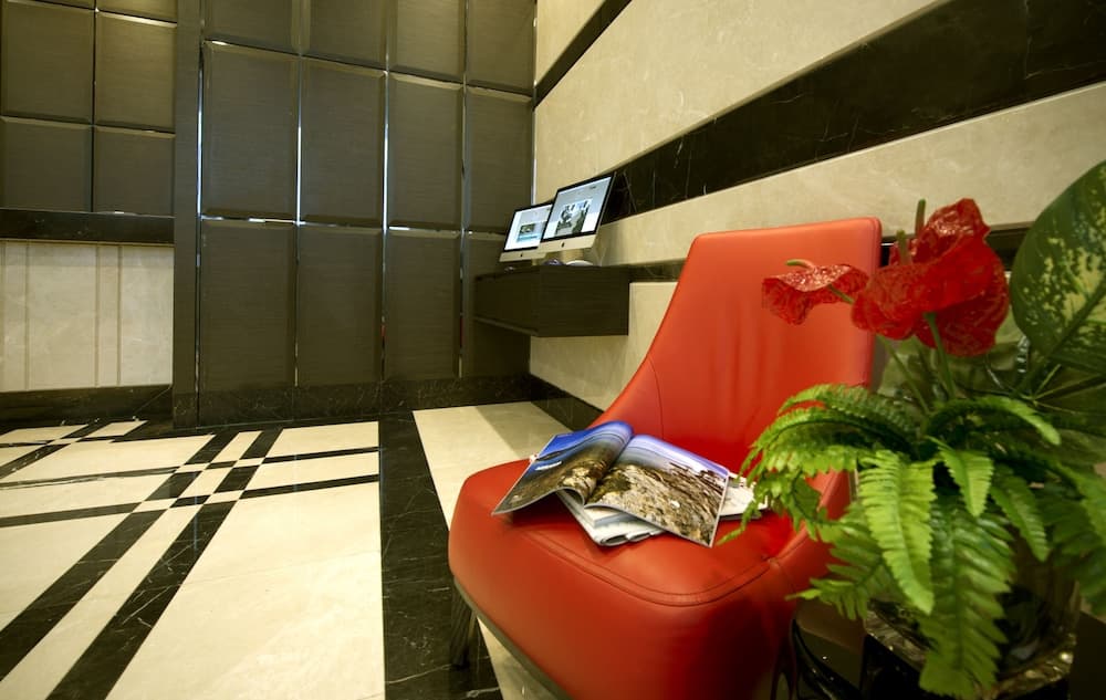 V Hotel Bencoolen, Lobby sitting area, photo 3
