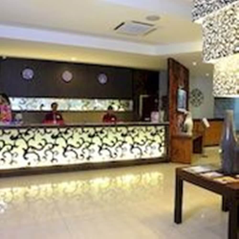 롬복 플라자 호텔 & 컨벤션 리셉션 사진 3