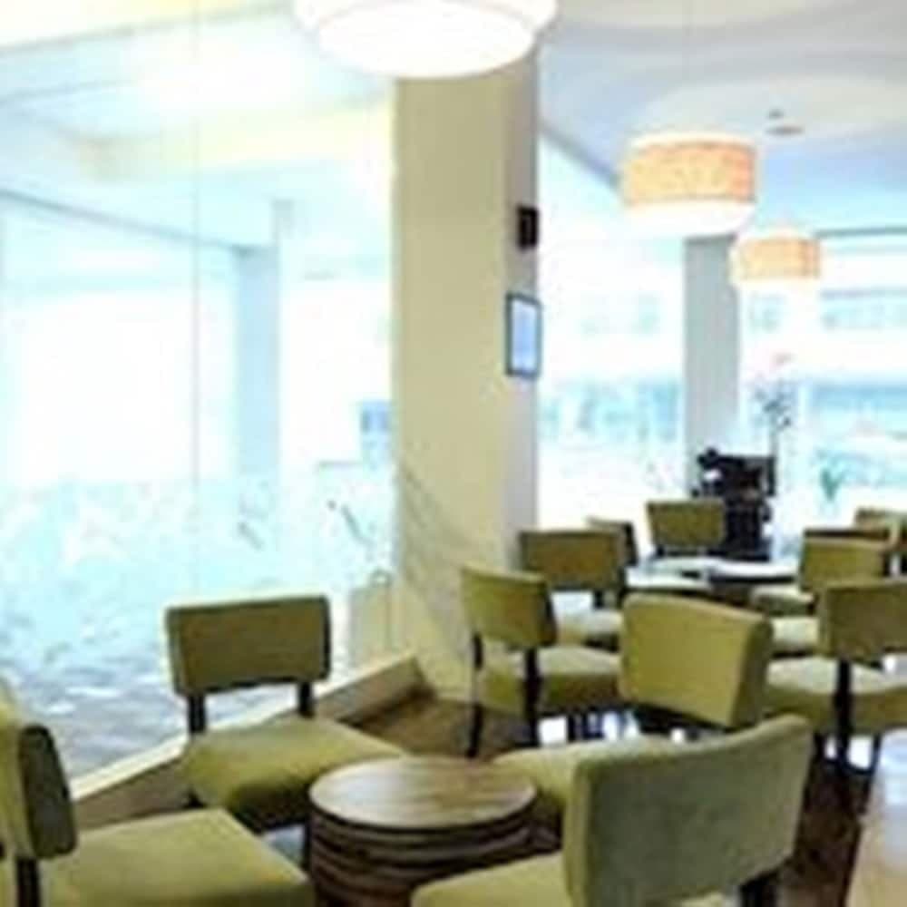 롬복 플라자 호텔 & 컨벤션 로비 라운지 사진 5