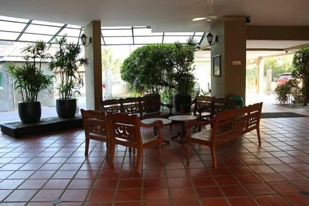 Designer Suite Apartment, Lobby sitting area, photo 3