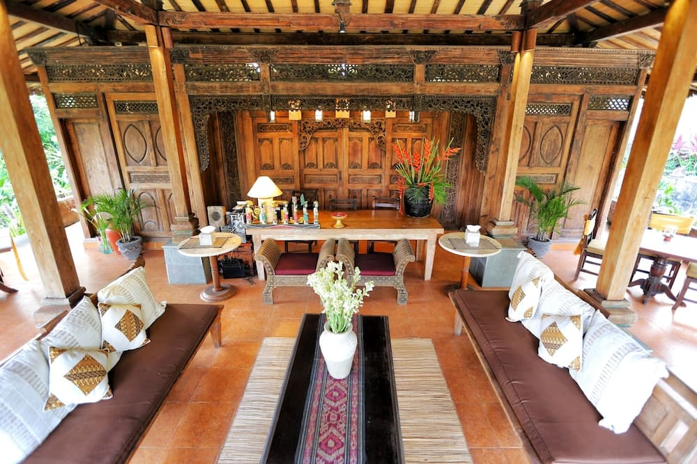 The Sanyas Retreat, Reception, photo 3