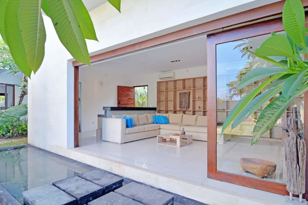 Scene Estate, Interior entrance, photo 2