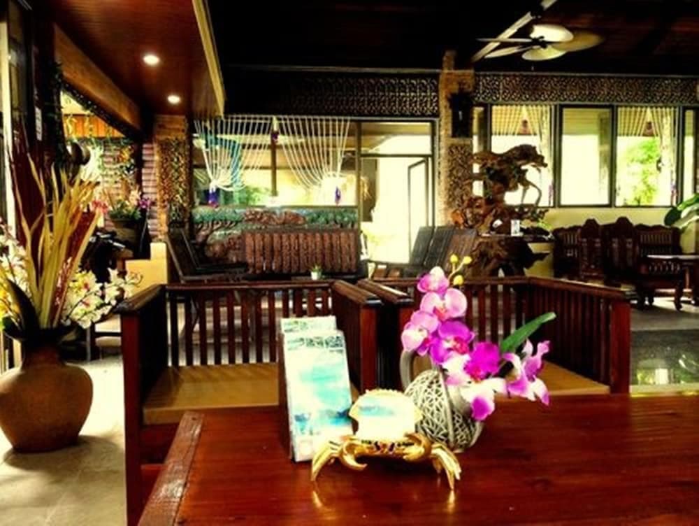 Paradise Pearl Bungalows, Lobby sitting area, photo 2