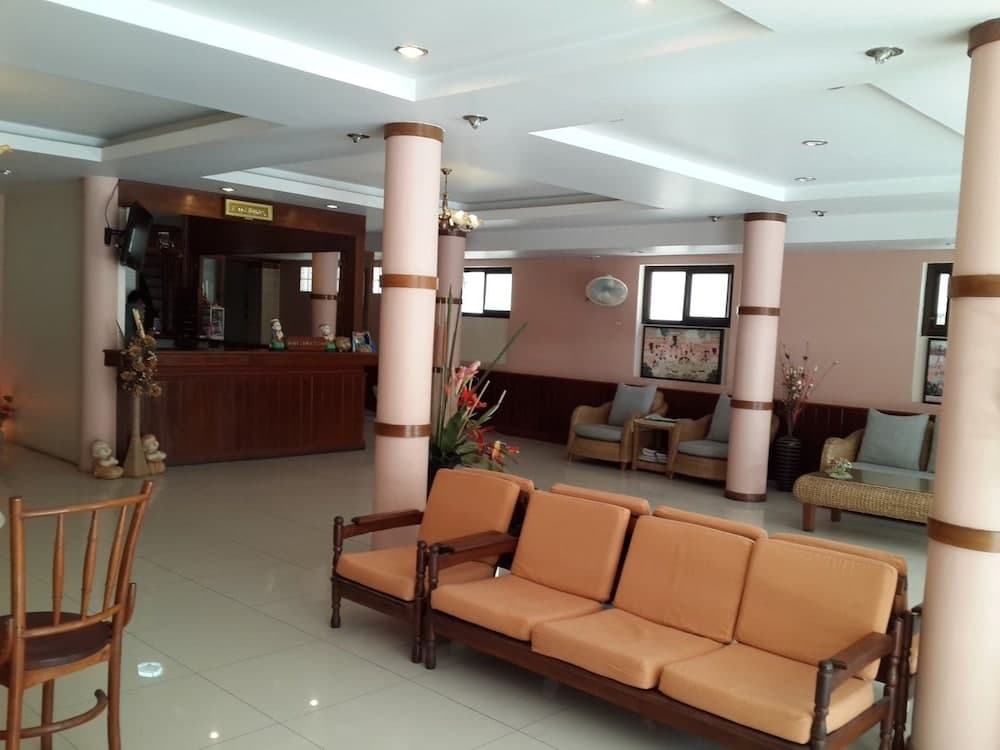 Nathon Residence, Lobby sitting area, photo 5