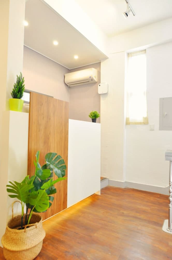 OYO Hostel Dongdaemun 1, Reception, photo 3