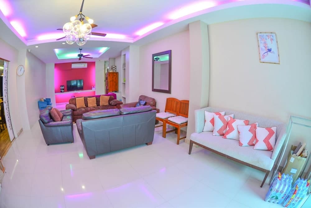 Tamnak Villa, Lobby sitting area, photo 3