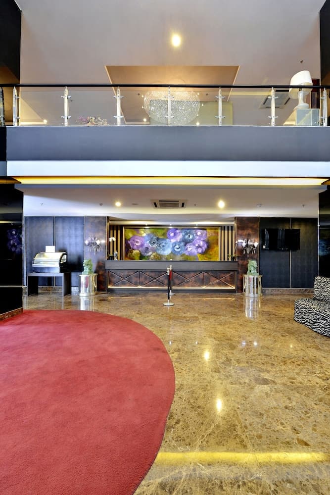 Amaroossa Cosmo Jakarta, Reception, photo 3