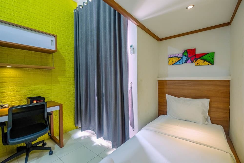 Comfort Studio with Bunk Bed at Dave Apartment, Room, photo 1