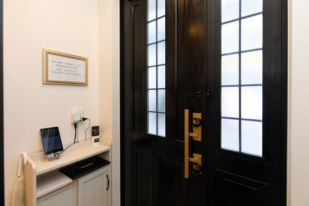 Villa Roppongi, Interior entrance, photo 2