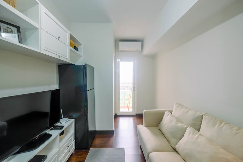 Spacious and Modern 2BR Springlake Summarecon Bekasi Apartment, Room, photo 2