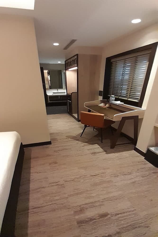 Lion Peak Hotel Hamilton, Room, photo 2