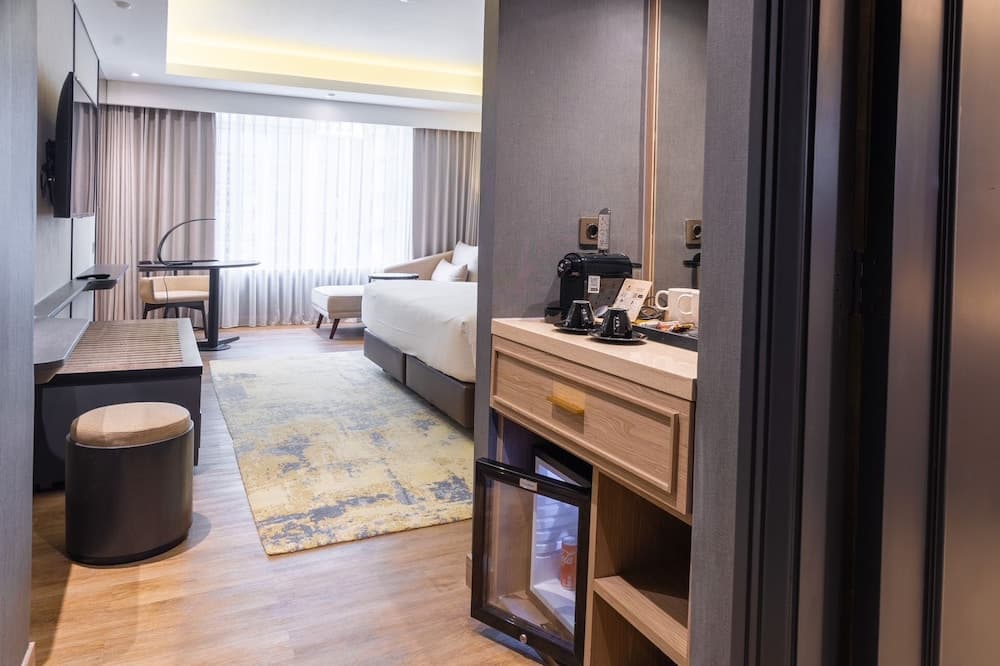 Mangkuluhur ARTOTEL SUITES, Room, photo 4